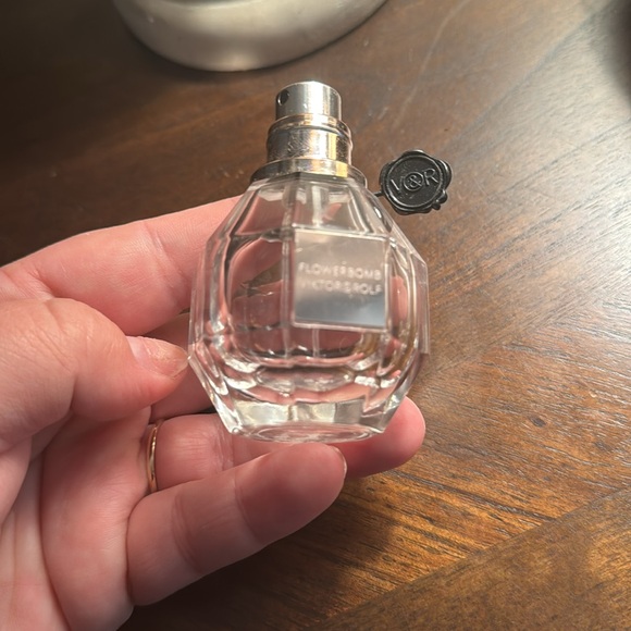 Authentic empty bottle of Viktor and Rolf Flower Bomb Eau de Parfum Spray - Picture 3 of 6